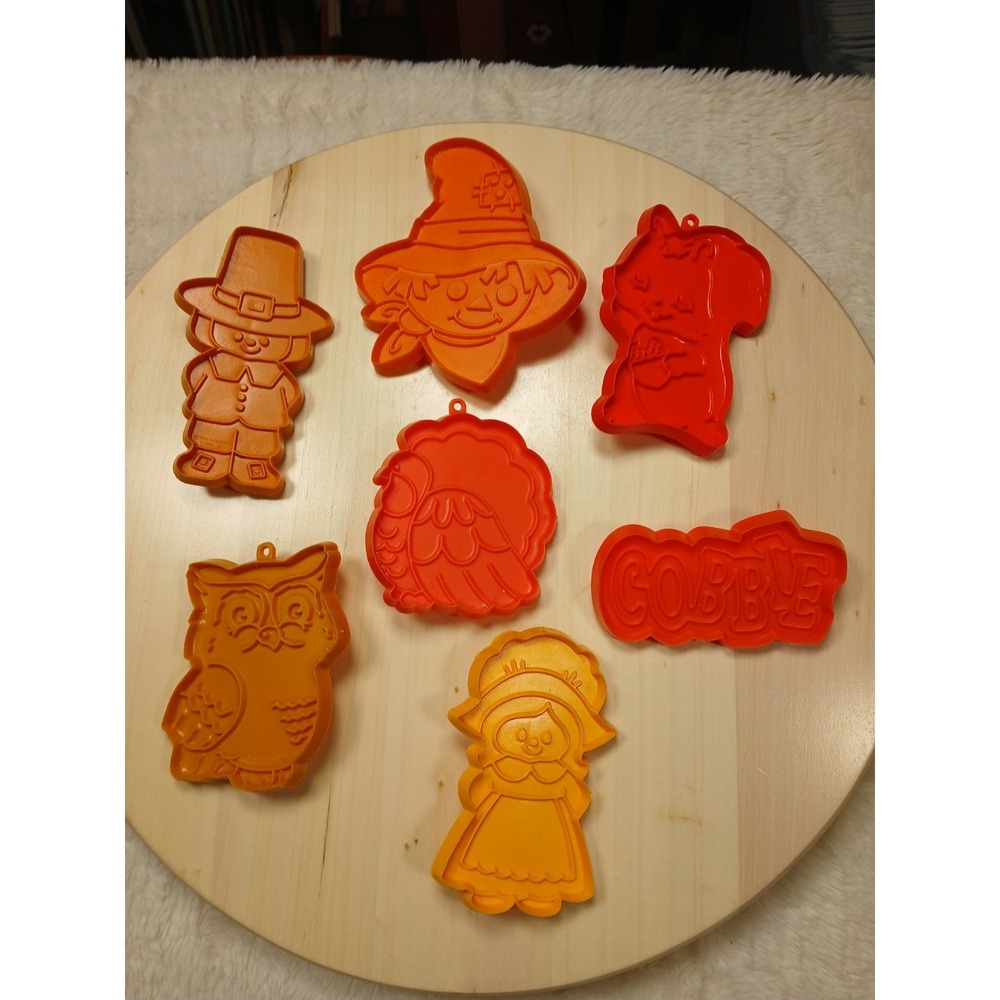Vintage Hallmark Thanksgiving Pilgrims Fall Hard Plastic Cookie Cutters
